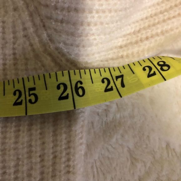 Saks fifth avenue over sized sweater blush in colour size medium - Picture 5 of 7